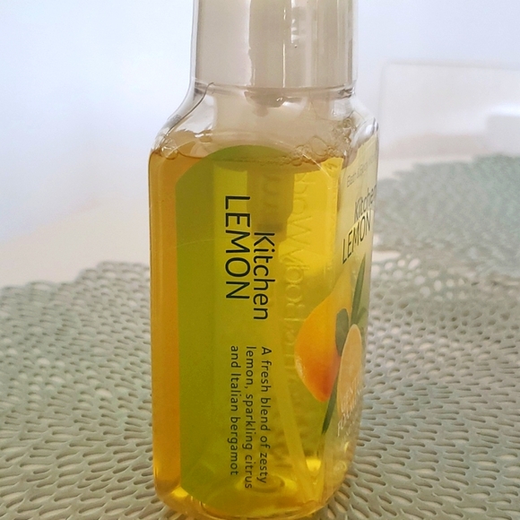 NEW Bath & Body Works Kitchen Lemon Gentle Foaming Hand Soap 8.75 oz Rare - Picture 2 of 5